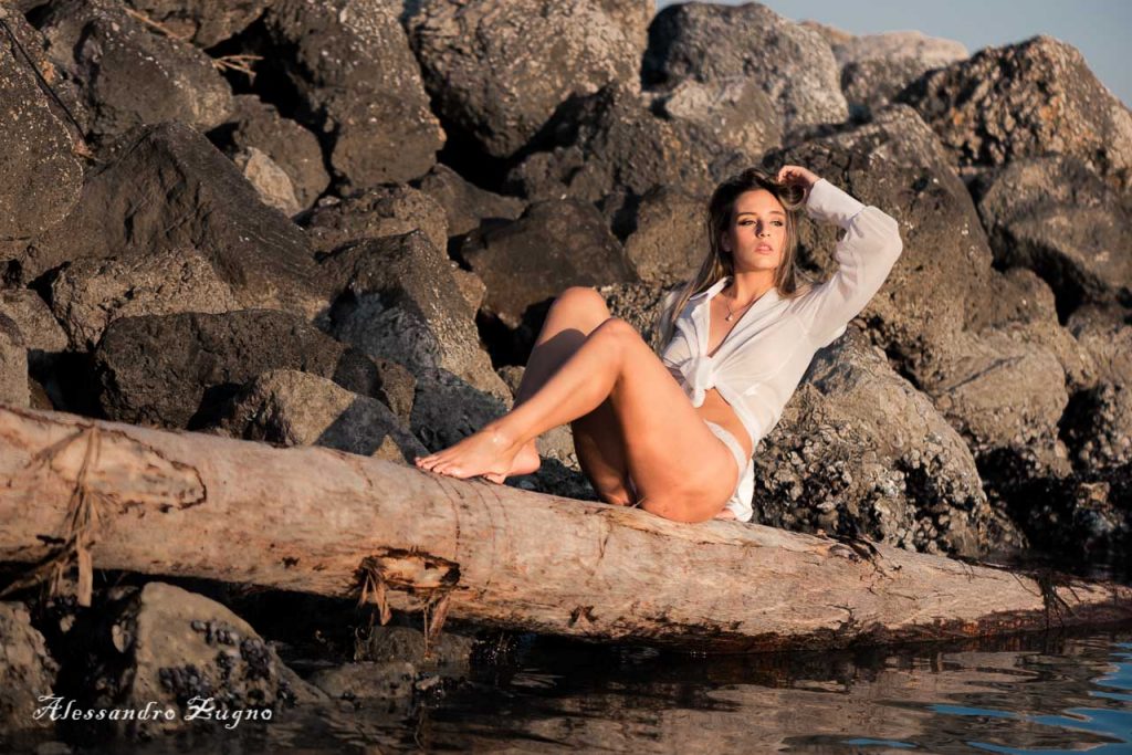 posa fotografica femminile per foto da fare al mare