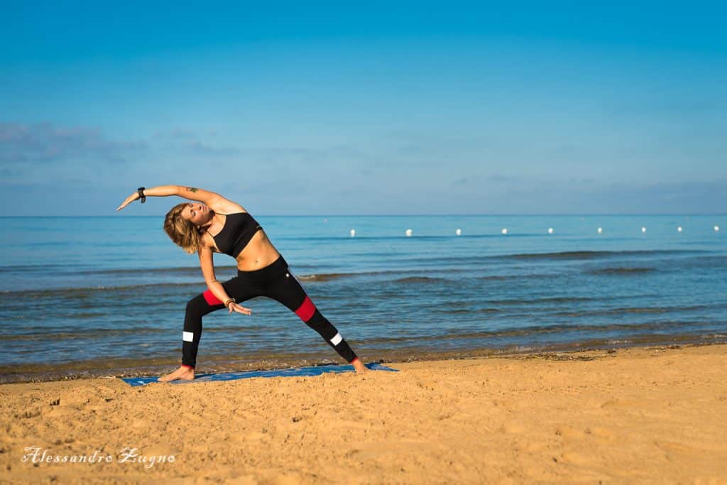 pratica di Yoga in riva al mare di Jesolo