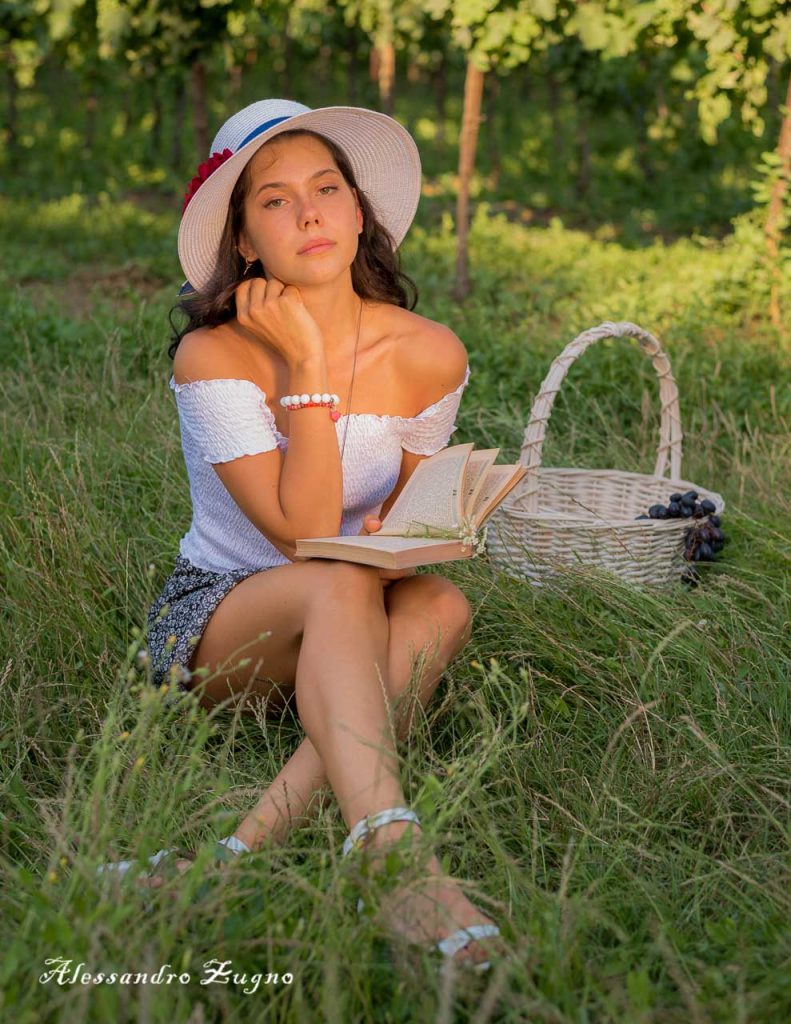 foto di modella che posa per servizio fotografico pubblicitario
