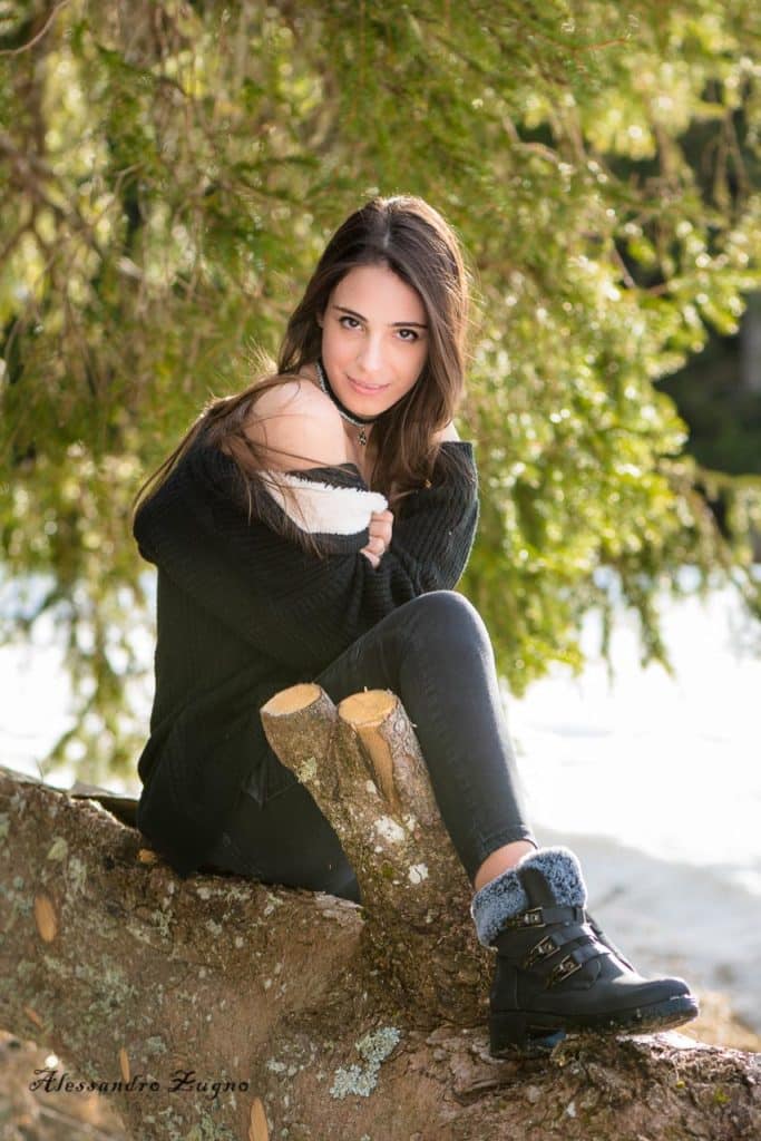 donna in posa per book fotografico invernale