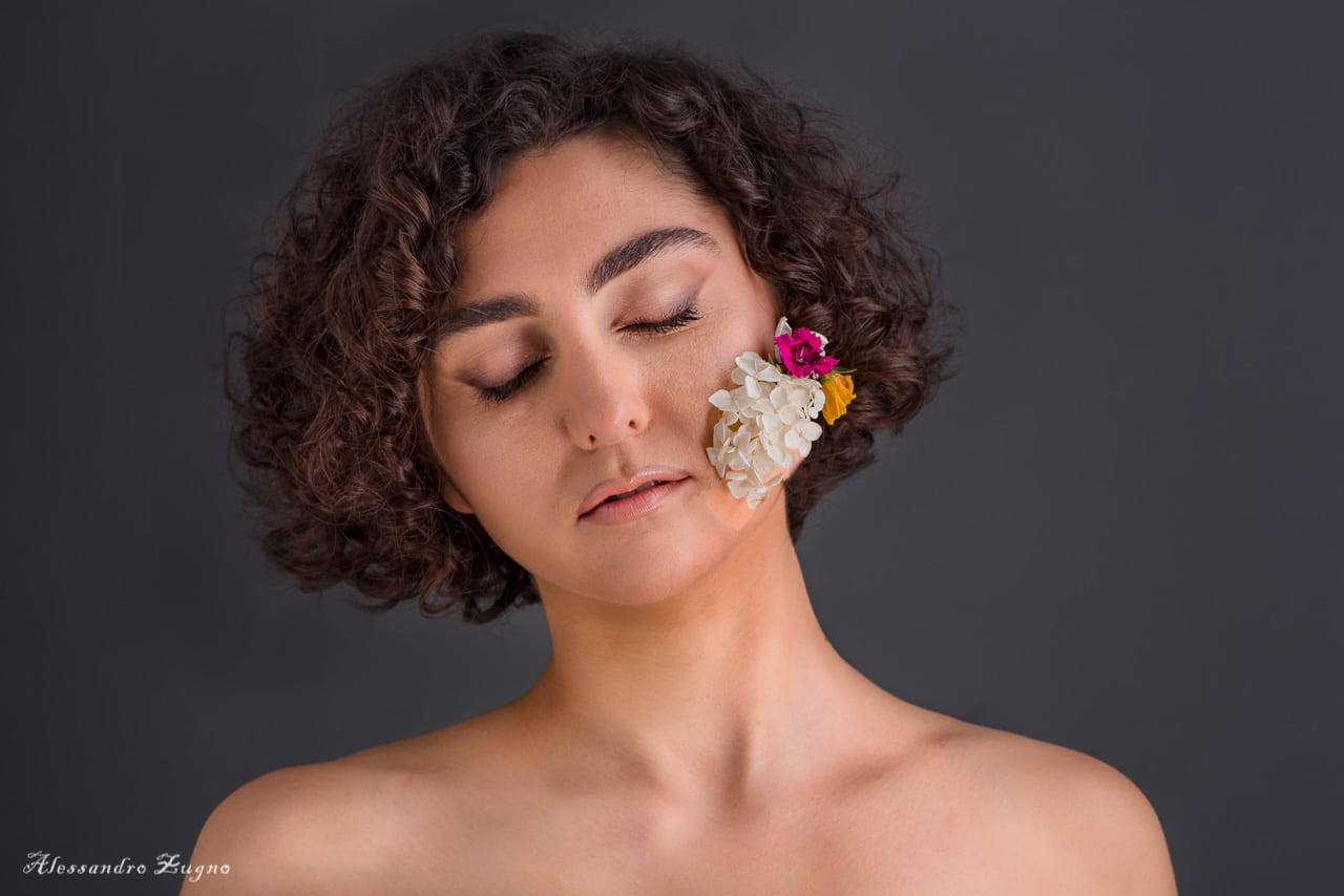 foto beauty ragazza con fiore