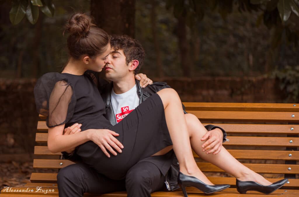 servizio fotografico di coppia al parco