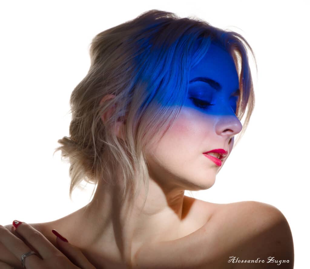 ritratto artistico gelatina blu