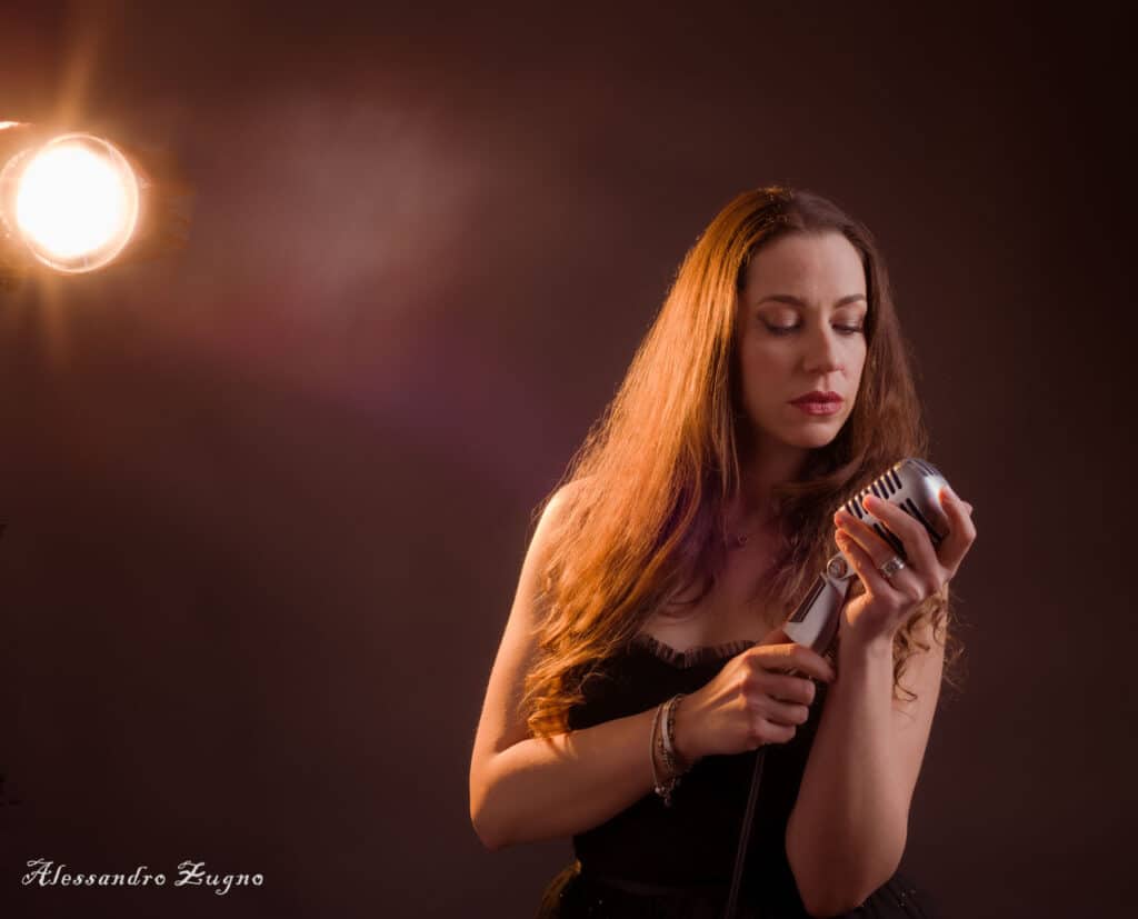 foto luci artistiche cantante