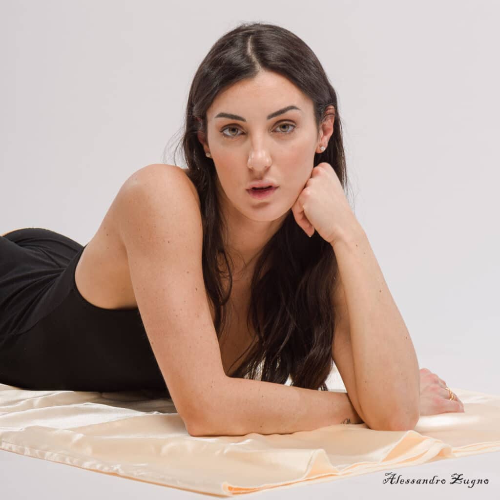 pose modelle sdraiate