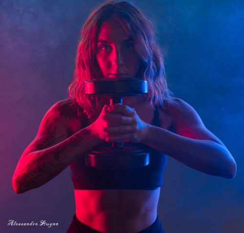 fotografia fitness con gelatine colorate e fumo