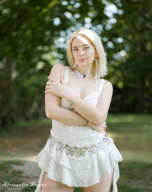 ritratto di ragazza al parco